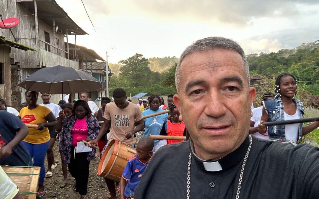 Monseñor Rubén Darío Jaramillo Montoya lleva el mensaje de Dios a las comunidades del Naya y Río Yurumanguí