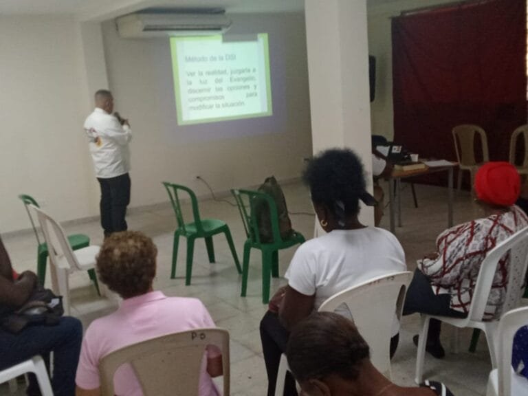Talleres de Doctrina Social de la Iglesia para Mujeres en Buenaventura