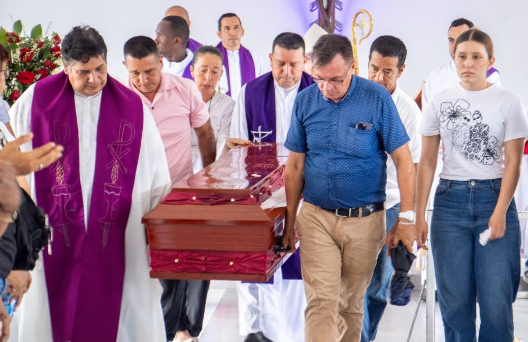 La Diócesis de Buenaventura acompaña al Padre Faunier Trujillo Trejos en la Pascua de su madre