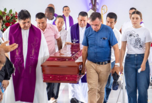 La Diócesis de Buenaventura acompaña al Padre Faunier Trujillo Trejos en la Pascua de su madre