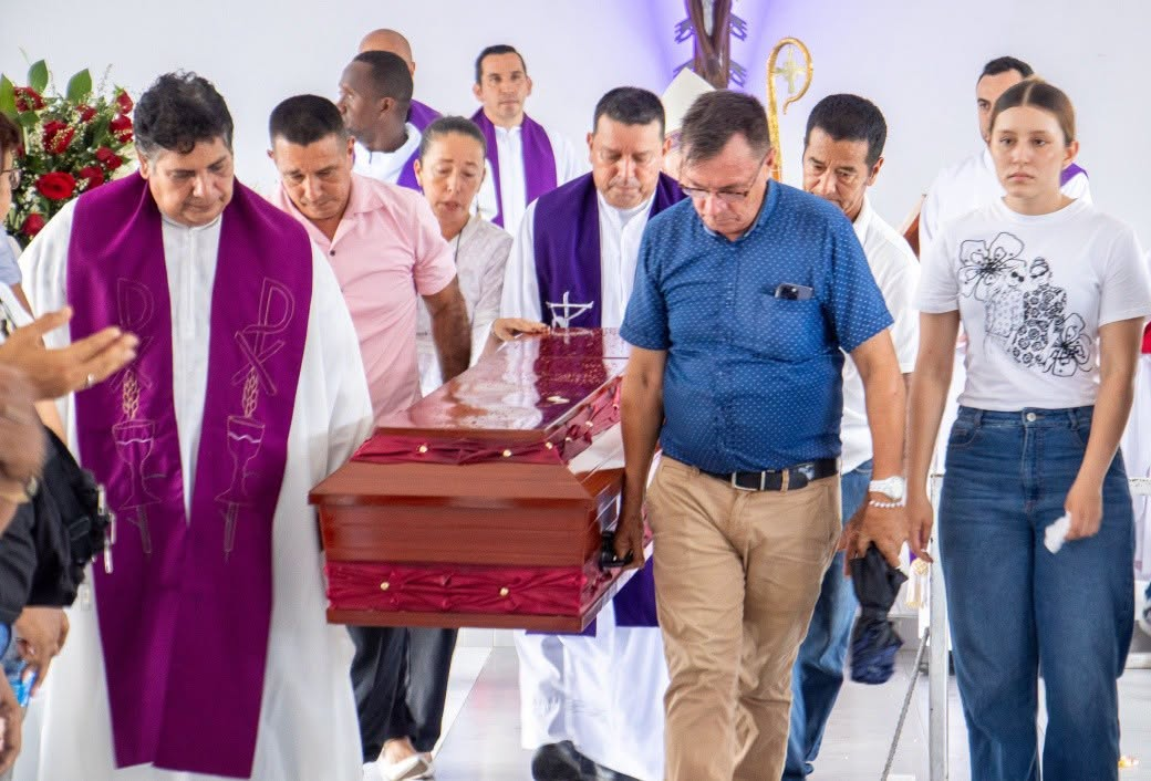 La Diócesis de Buenaventura acompaña al Padre Faunier Trujillo Trejos en la Pascua de su madre